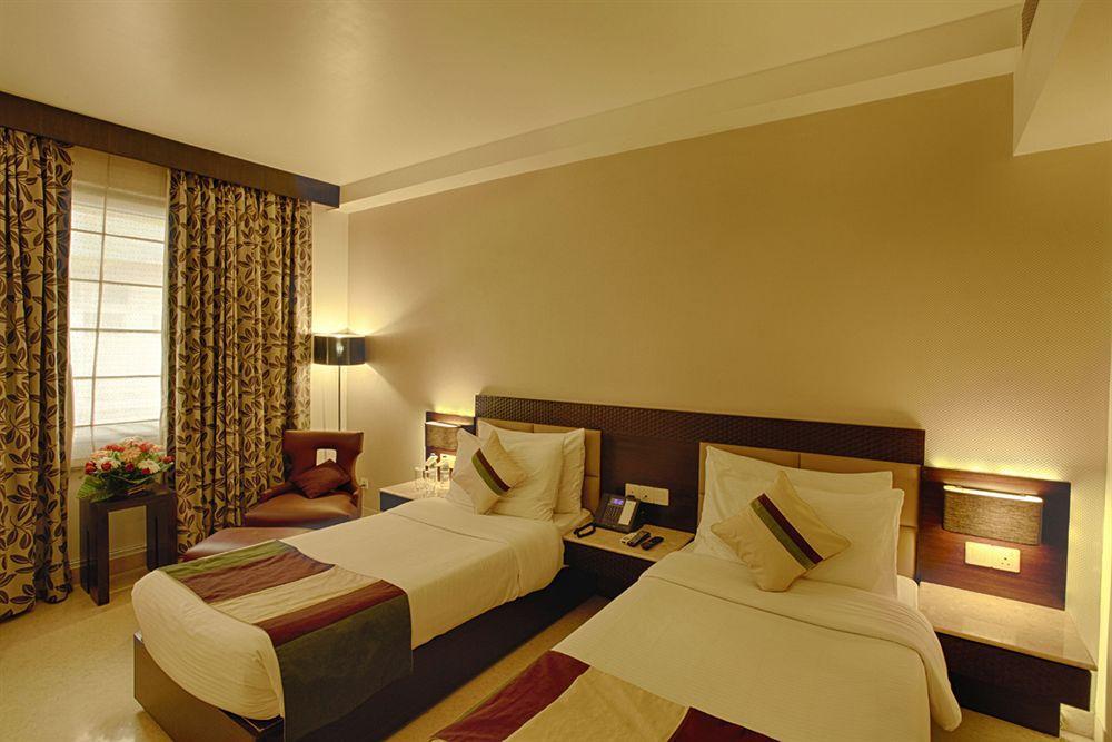Hotel Levana, Hazratganj Lucknow Exteriör bild
